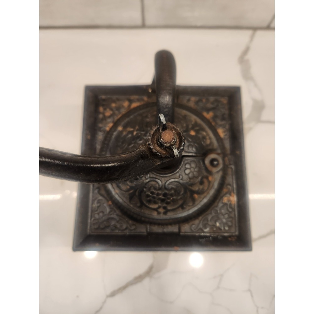 Vintage Cast Iron Wood Knob Hand Crank Wooden Coffee Grinder Bean Mill Farmhouse - Picture 12 of 12